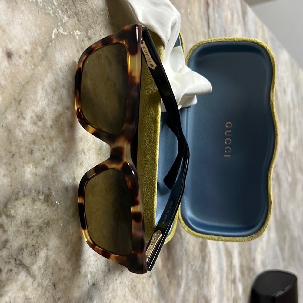 Gucci GG0267S 004 with case